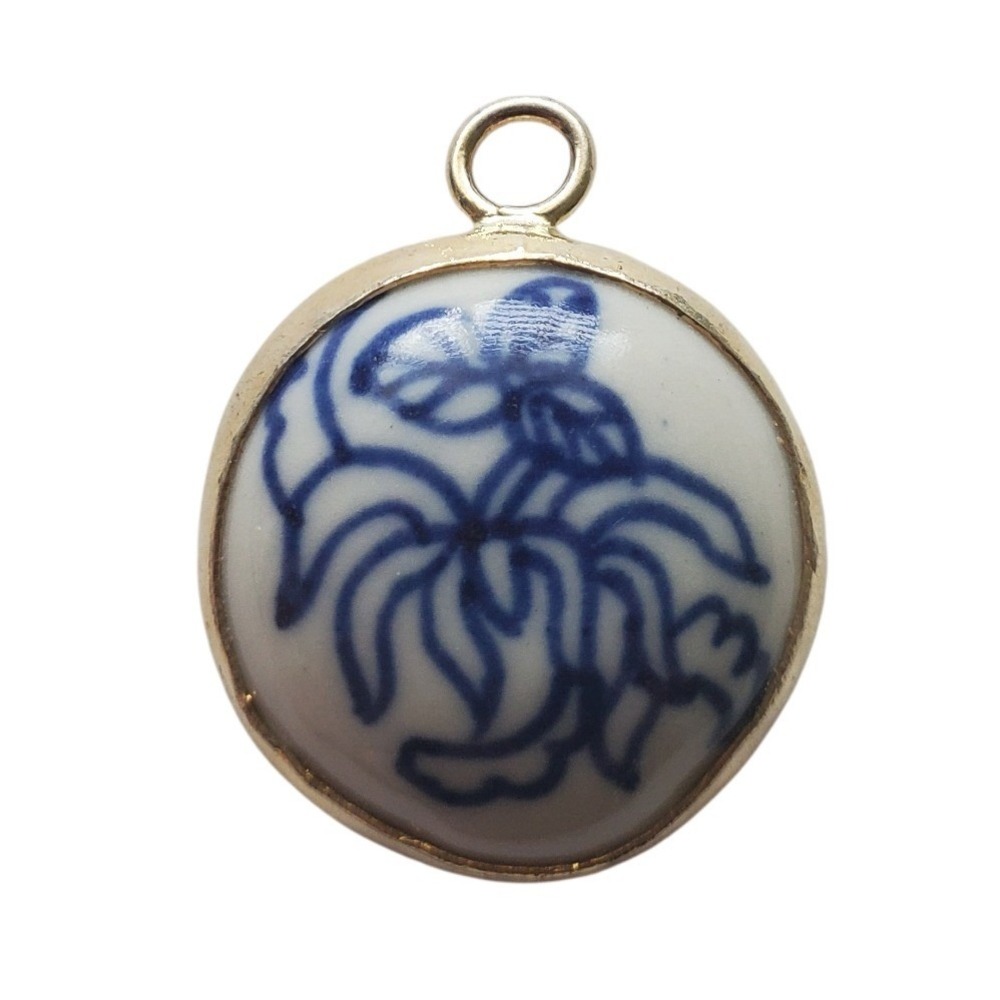 Blue & White Porcelain Floral Chinoiserie Round Pottery‎ Shard Cabochon Pendant